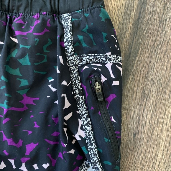 Lululemon Tracker Short III *4-way Stretch - Picture 3 of 8